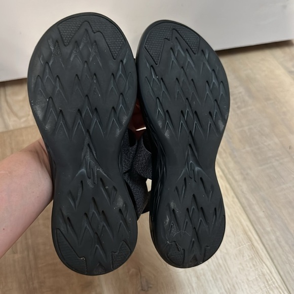 SKECHERS GOGA Max women’s black strappy sandals size 7 - Picture 5 of 7
